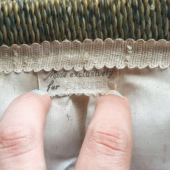 Ol' Vintage Wicker Trunk with Legs & Handle! - Picture 5 of 7